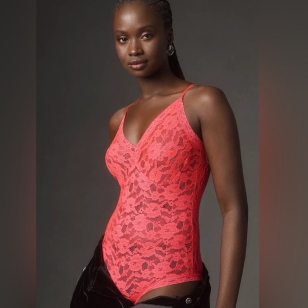 Anthropologie Sabrina V-Neck Lace Bodysuit hot pink size medium